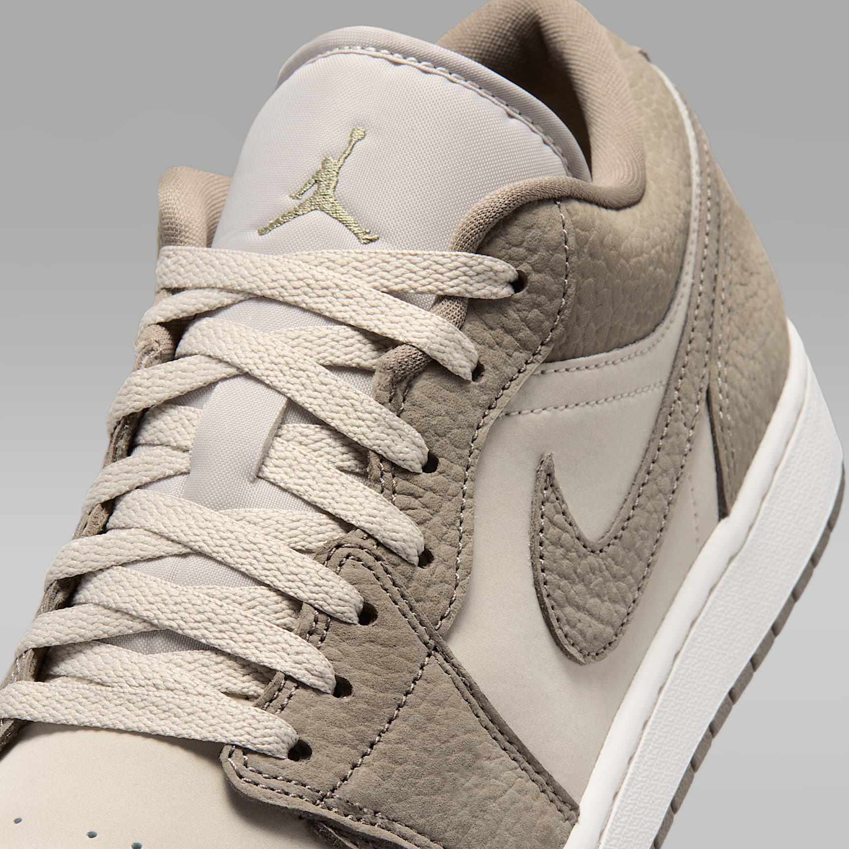 Air Jordan 1 Low Herrenschuh – Olive Grey/Cream II/Silver Sage/Olive Grey
