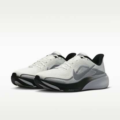 Nike Pegasus 42 Straßenlaufschuh (Herren) – Summit White/Photon Dust/Schwarz/Metallic Silver