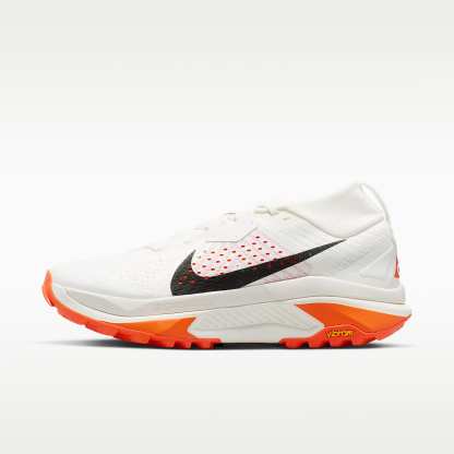 ACG Zegama Trail Traillaufschuh (Herren) – Summit White/Phantom/Safety Orange/Schwarz