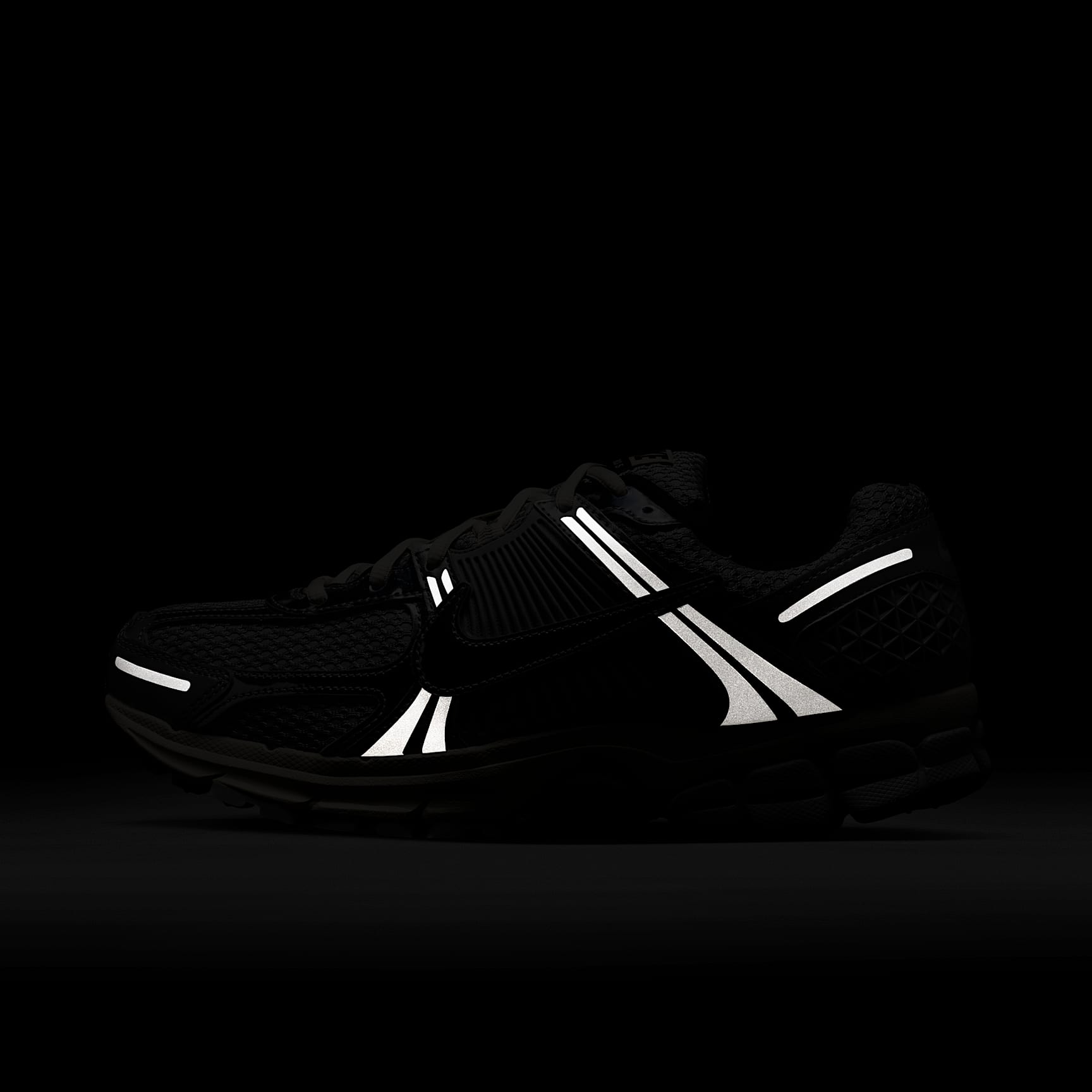 Nike Zoom Vomero 5 Schuh (Herren) – Grey Fog/Metallic Silver/Coconut Milk/Chrome