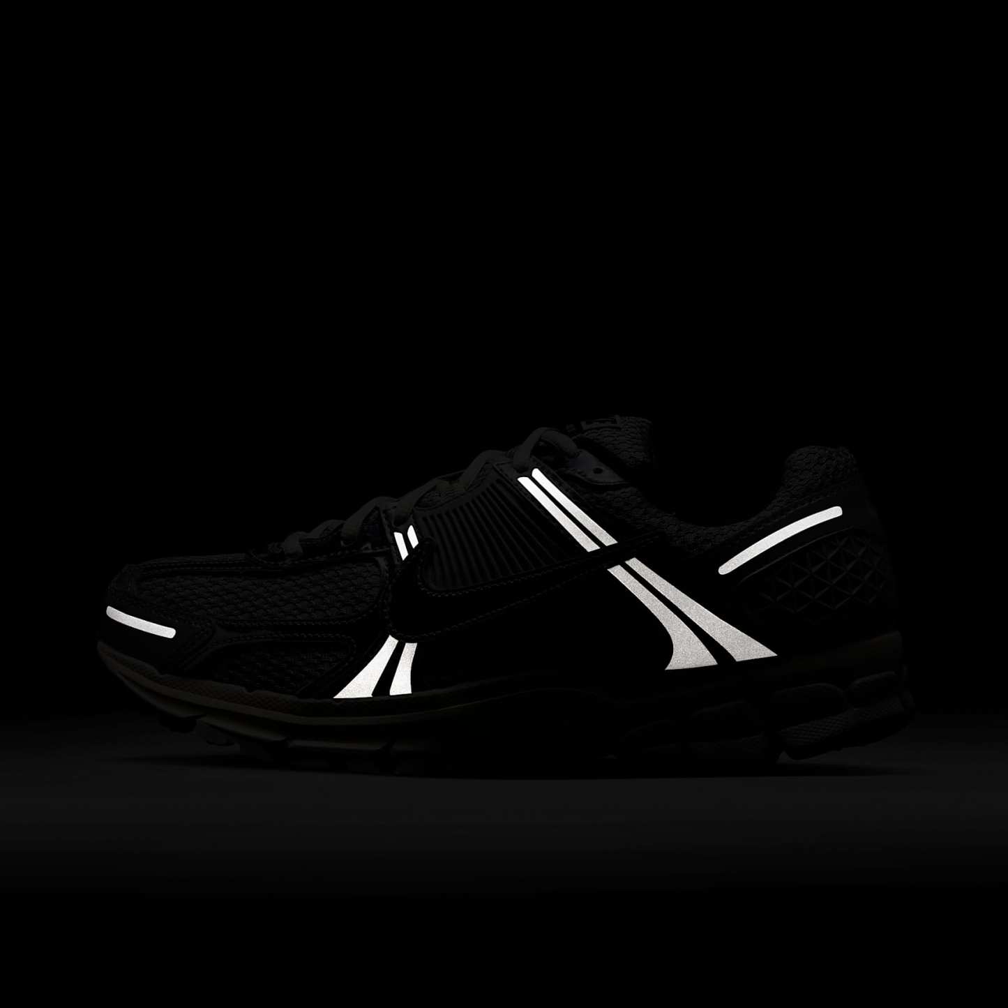 Nike Zoom Vomero 5 Schuh (Herren) – Grey Fog/Metallic Silver/Coconut Milk/Chrome