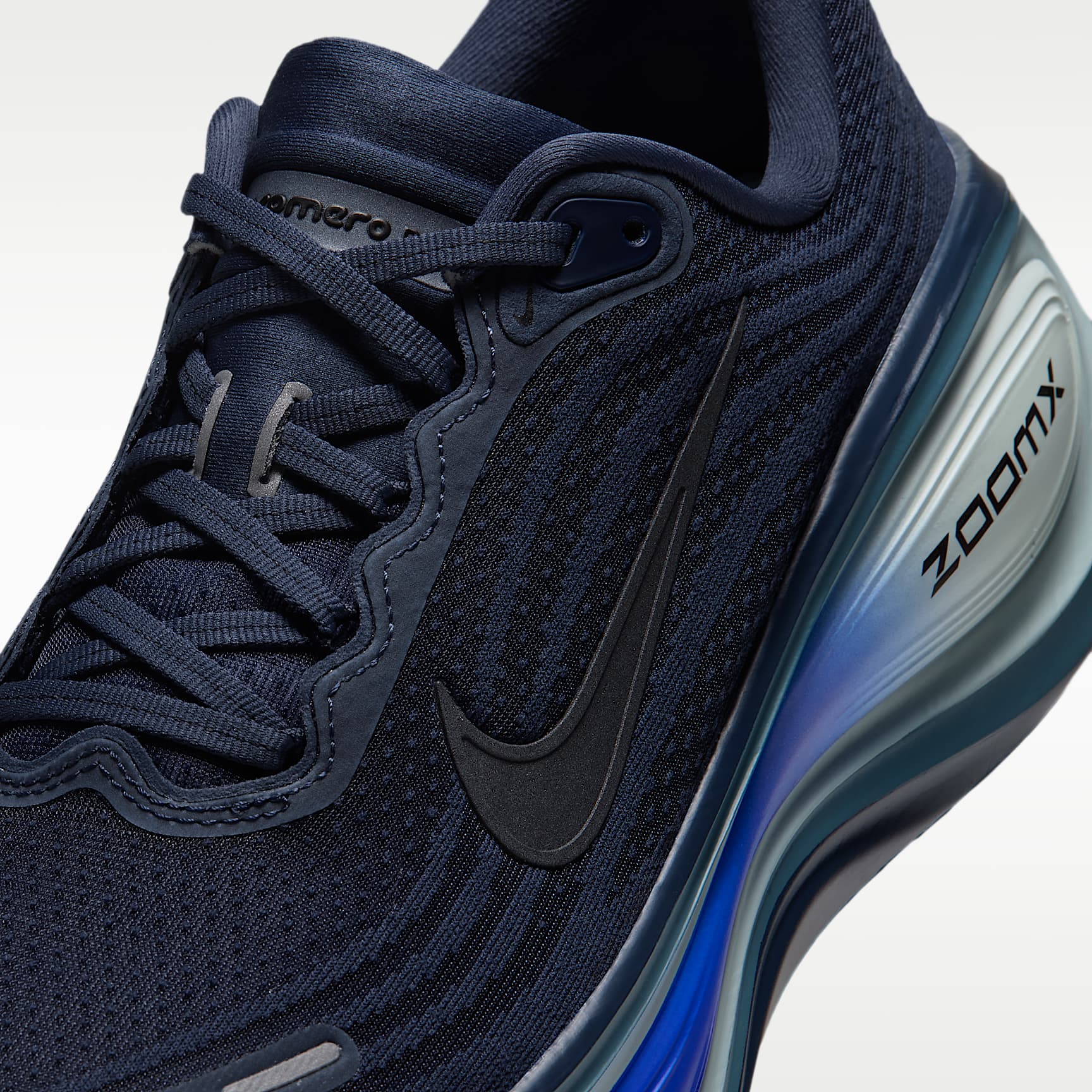 Nike Vomero Plus Straßenlaufschuh (Herren) – Dark Slate/Barely Green/Green Haze/Schwarz