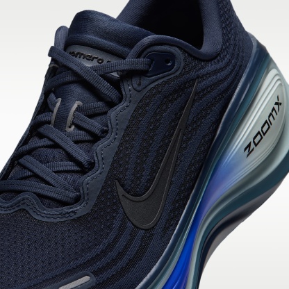 Nike Vomero Plus Straßenlaufschuh (Herren) – Dark Slate/Barely Green/Green Haze/Schwarz