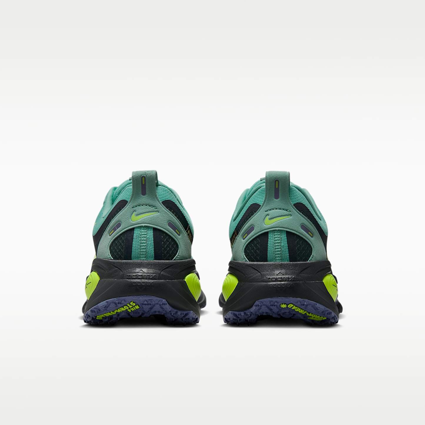 Nike Vomero 18 GORE-TEX wasserdichter Straßenlaufschuh mit reflektierenden Akzenten (Herren) – Seaweed/Cannon/Volt/Barely Volt