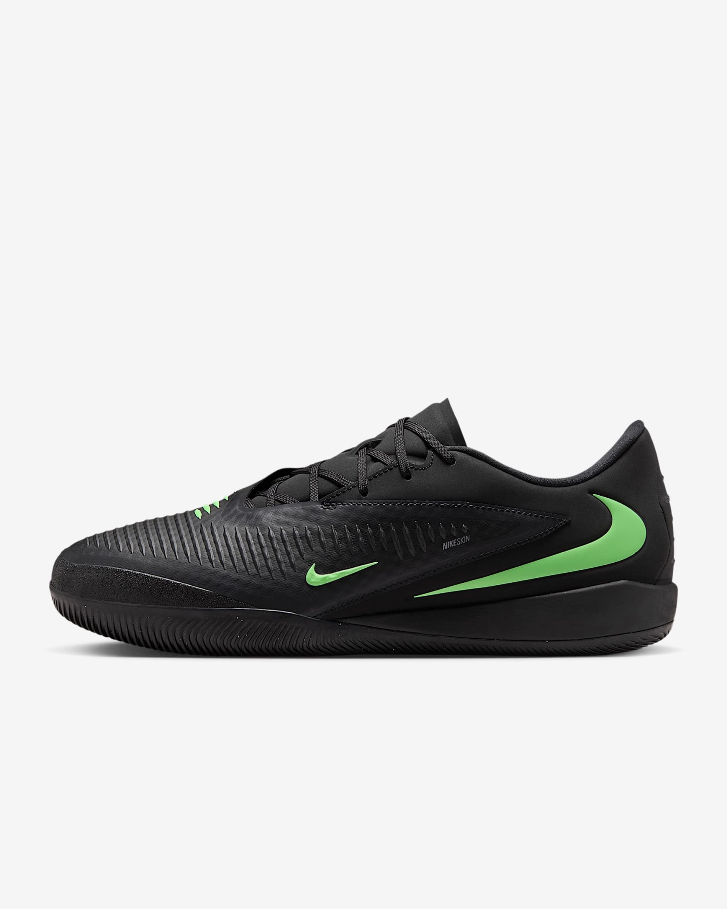 Nike Phantom 6 Low Academy Fußballschuh für Hallen- und Hartplätze – Schwarz/Schwarz/Illusion Green
