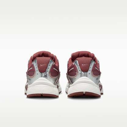 Nike V5 RNR Schuh mit reflektierenden Akzenten (Damen) – Smokey Mauve/Red Sepia/Malt/Metallic Silver