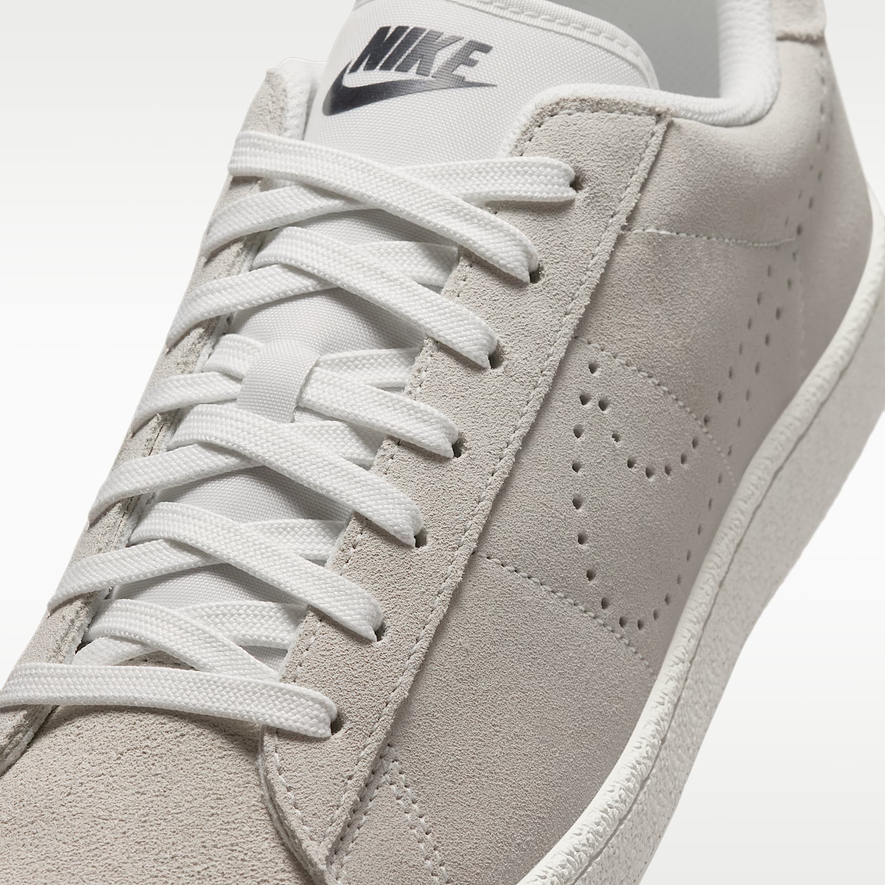 Nike Tennis Classic Damenschuh – Sail/Schwarz/Sail