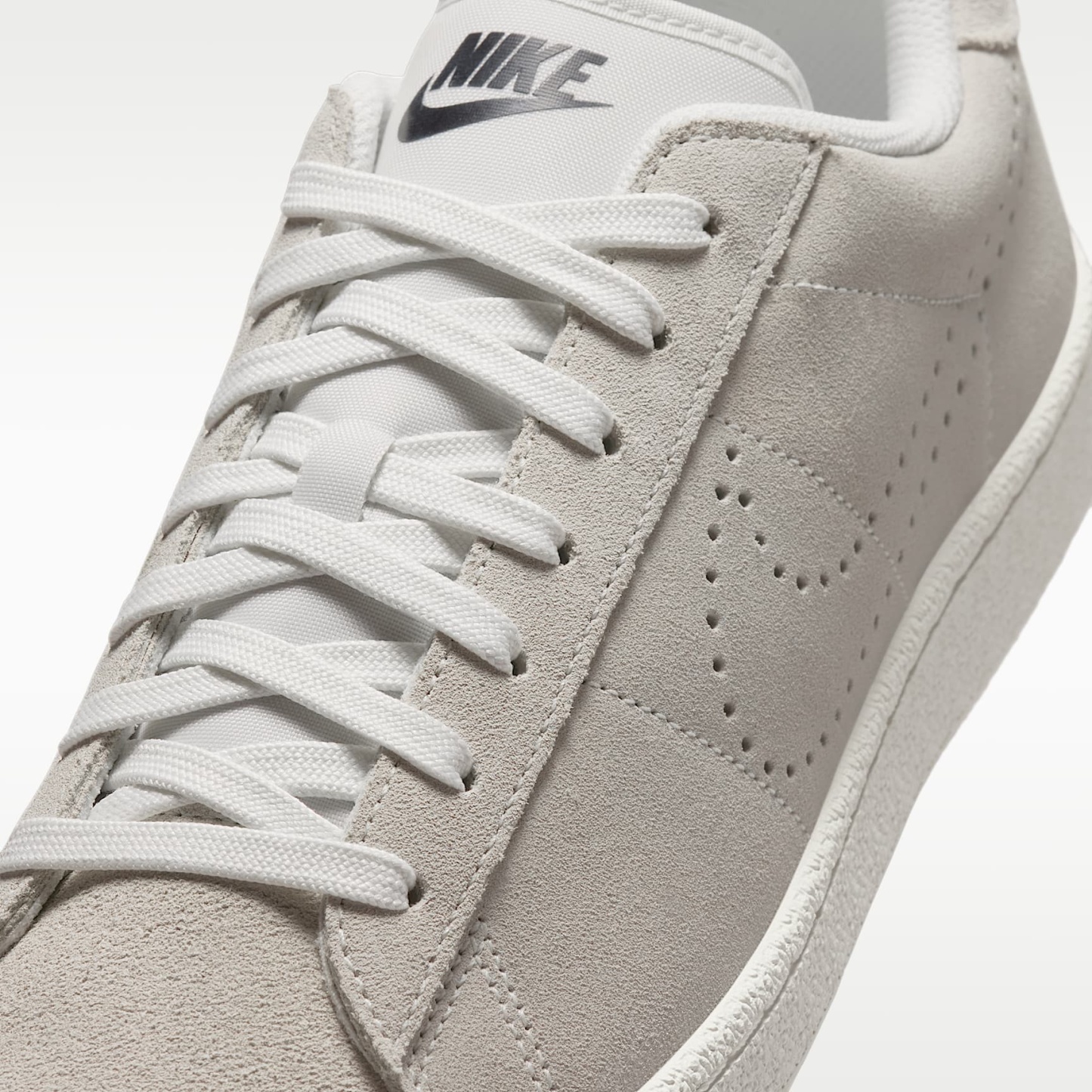 Nike Tennis Classic Damenschuh – Sail/Schwarz/Sail