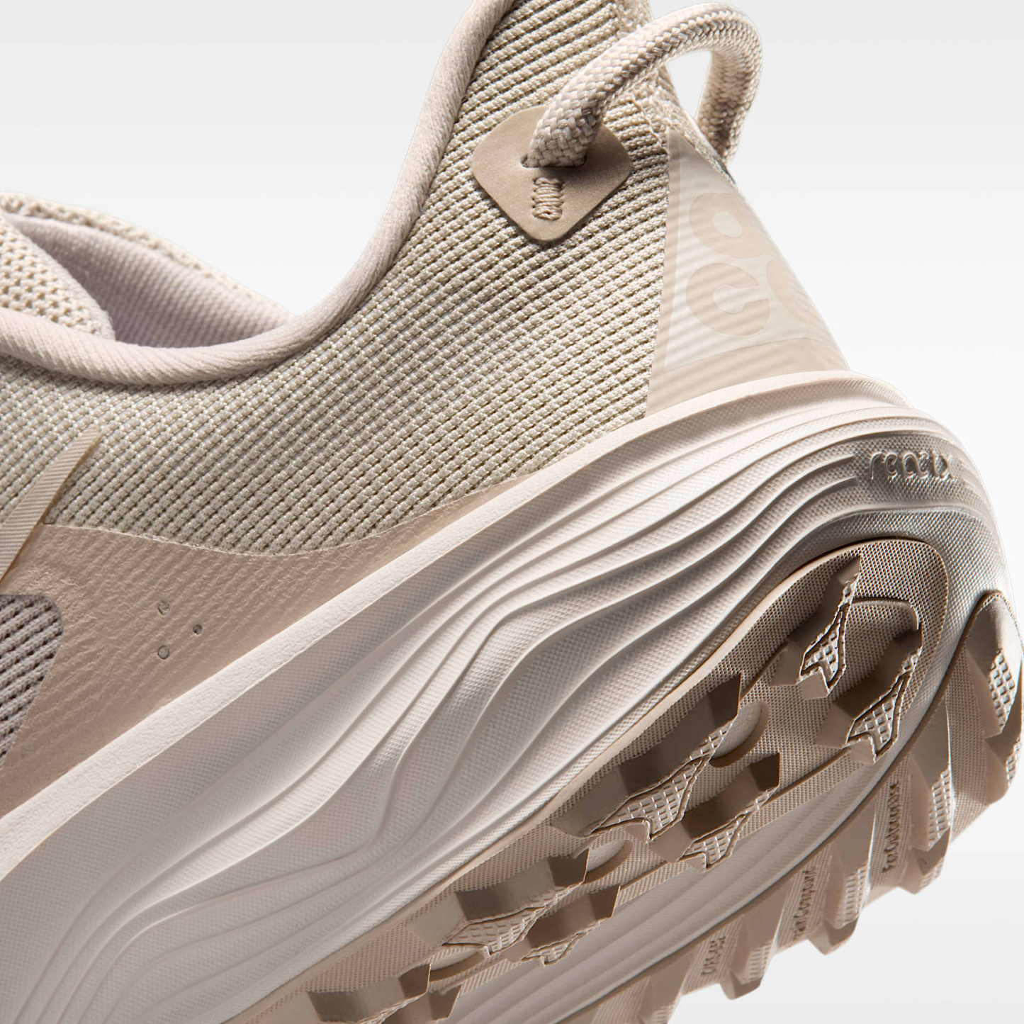 Nike ACG Pegasus Trail Traillaufschuh (Damen) – Cream II/Light Orewood Brown/Safety Orange/Cream II