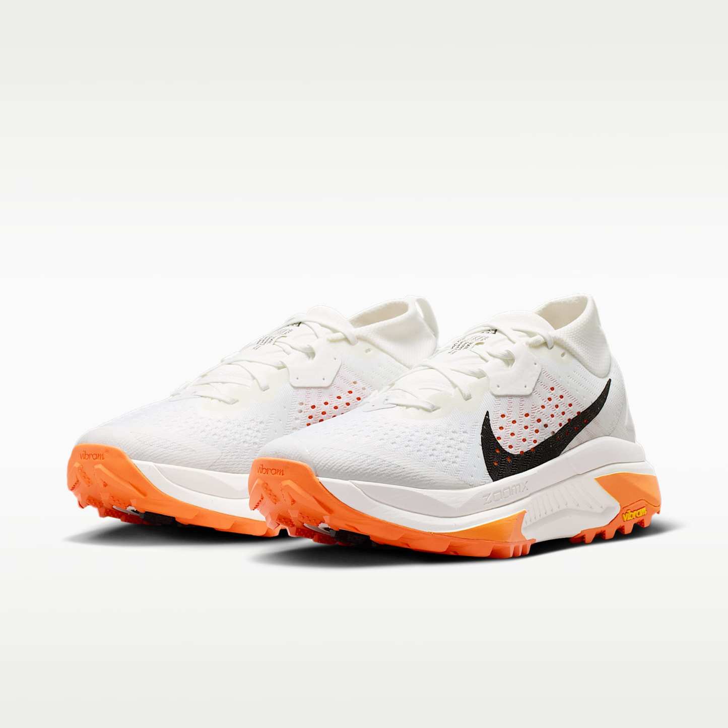 ACG Zegama Trail Traillaufschuh (Damen) – Summit White/Phantom/Safety Orange/Schwarz