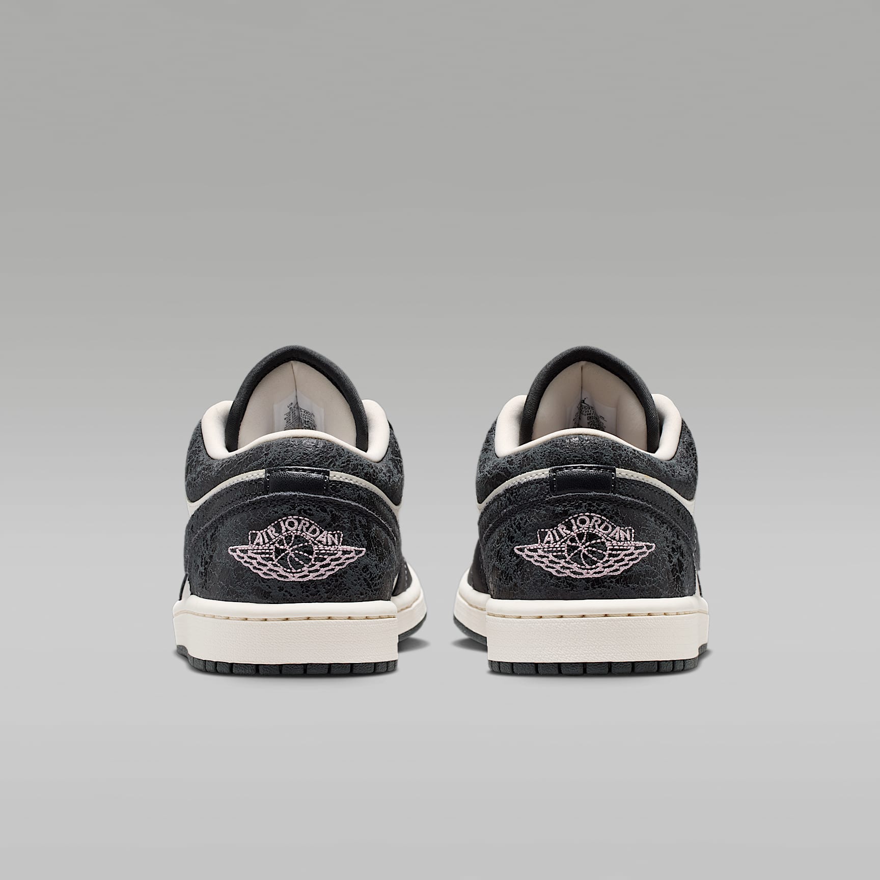 Air Jordan 1 Low SE Damenschuh – Anthracite/Sail/Coconut Milk/Iced Carmine