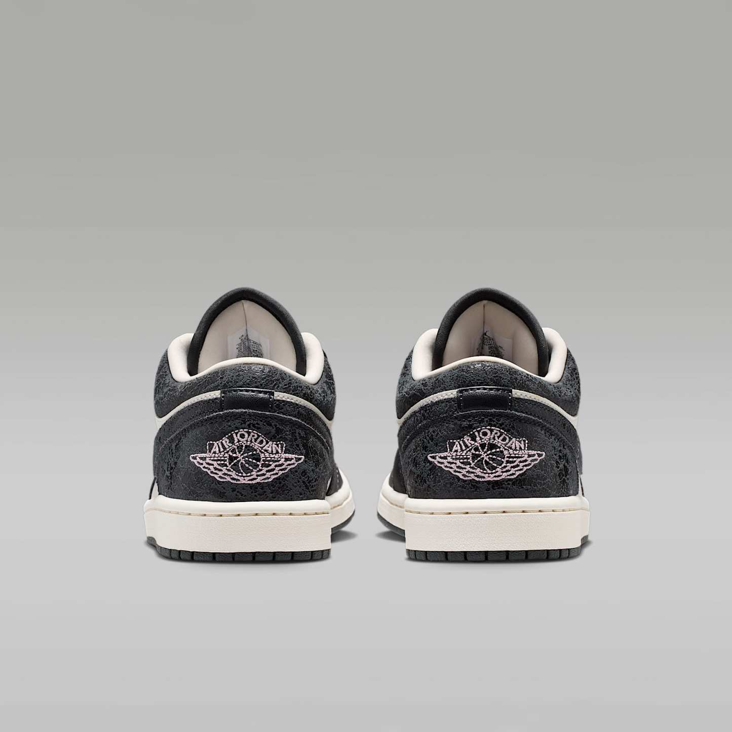 Air Jordan 1 Low SE Damenschuh – Anthracite/Sail/Coconut Milk/Iced Carmine