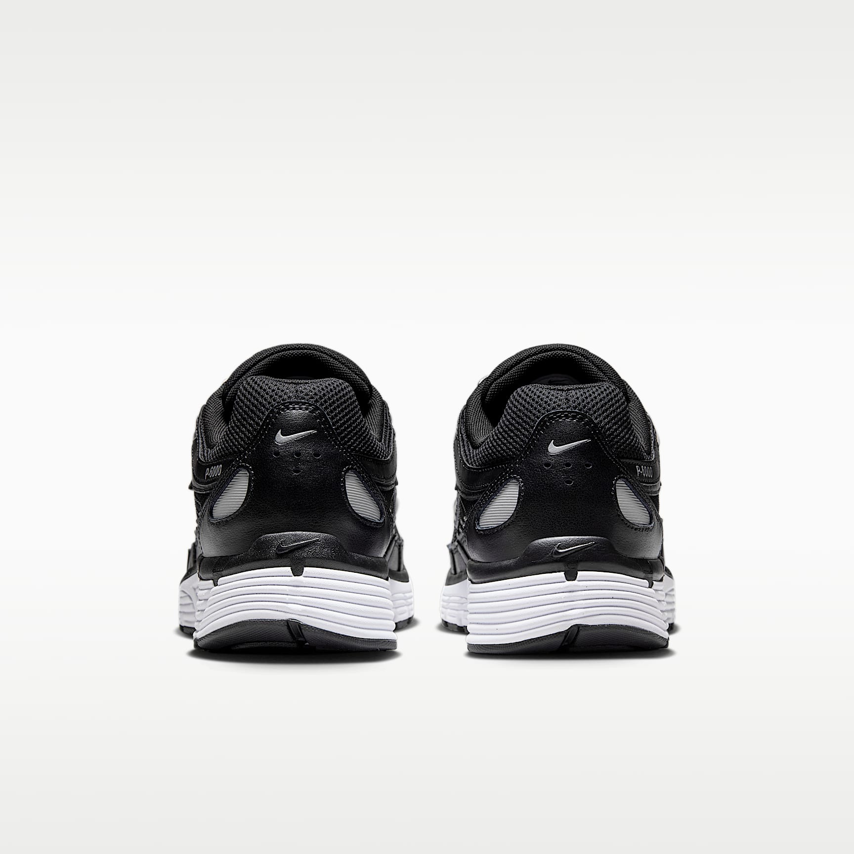 Nike P-6000 Schuh – Schwarz/Weiß/Metallic Silver/Schwarz
