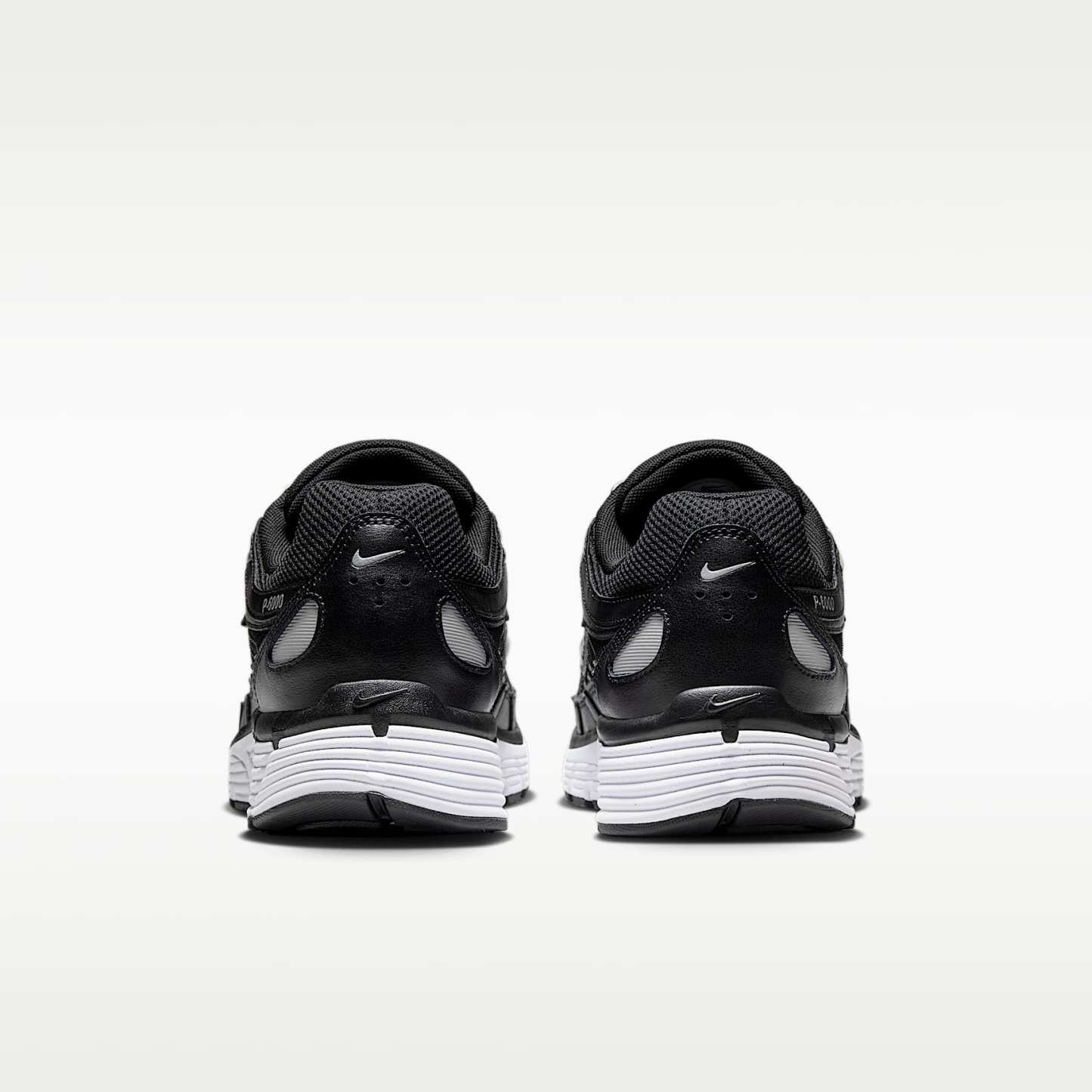 Nike P-6000 Schuh – Schwarz/Weiß/Metallic Silver/Schwarz