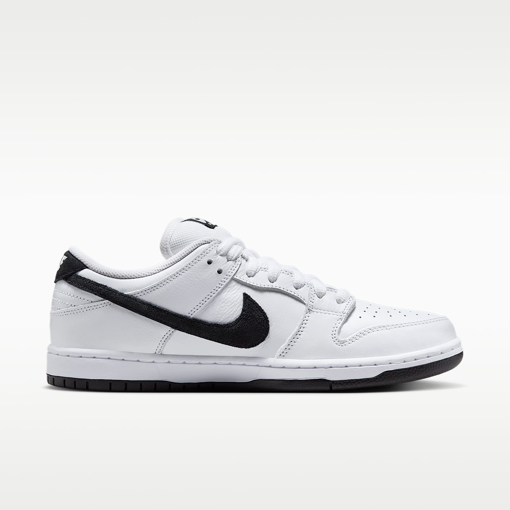 Nike SB Dunk Low Pro Skateboardschuh – Weiß/Weiß/Schwarz/Schwarz