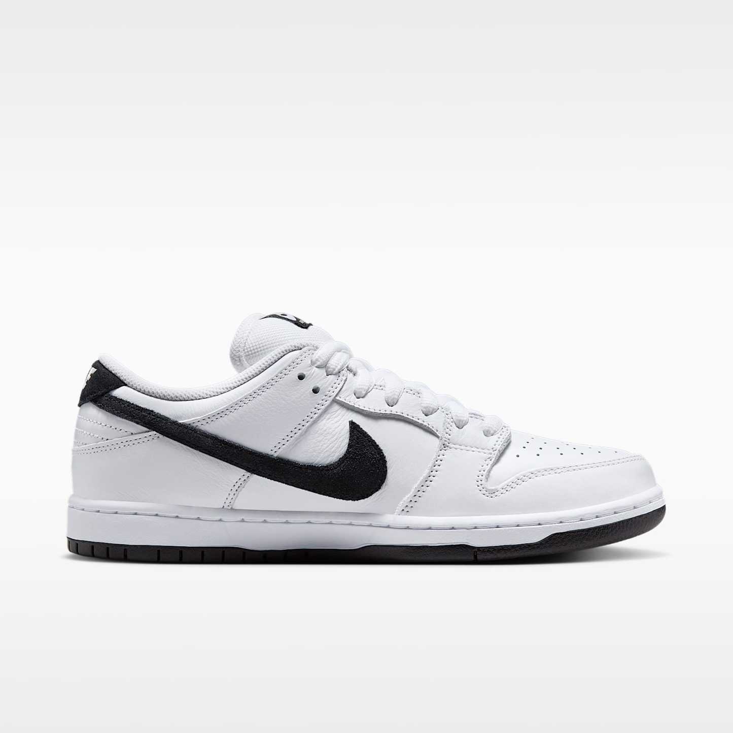 Nike SB Dunk Low Pro Skateboardschuh – Weiß/Weiß/Schwarz/Schwarz