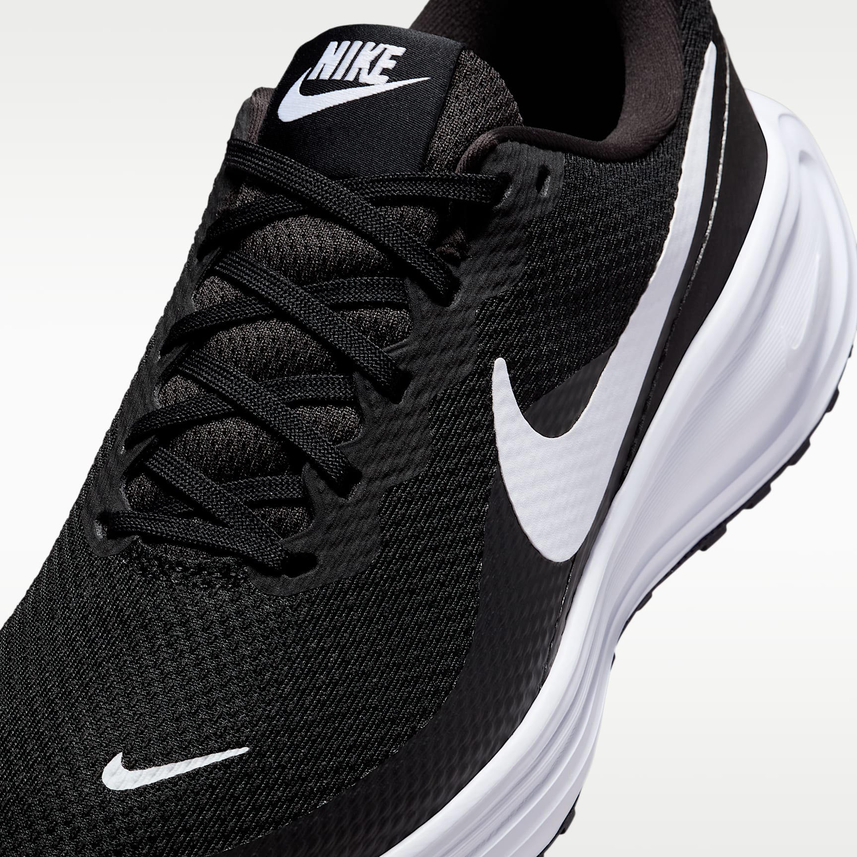 Nike Revolution 8 Straßenlaufschuh (Damen) – Schwarz/Iron Grey/Weiß
