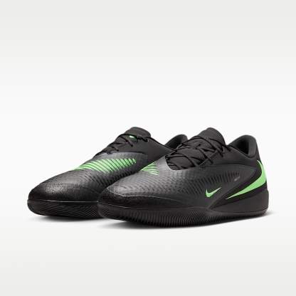 Nike Phantom 6 Low Academy Fußballschuh für Hallen- und Hartplätze – Schwarz/Schwarz/Illusion Green