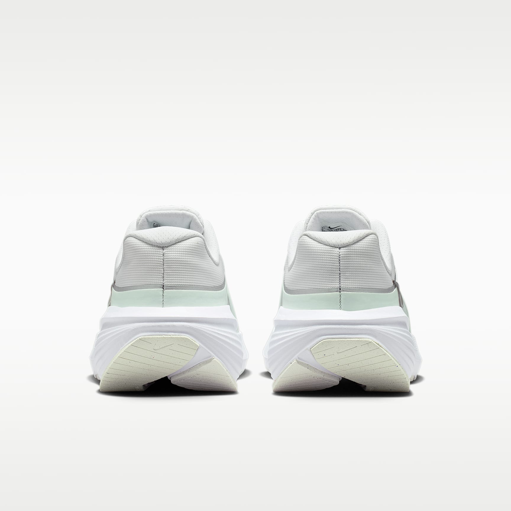 Nike Downshifter 14 Straßenlaufschuh (Damen) – Off White/Barely Green/Weiß/Metallic Silver