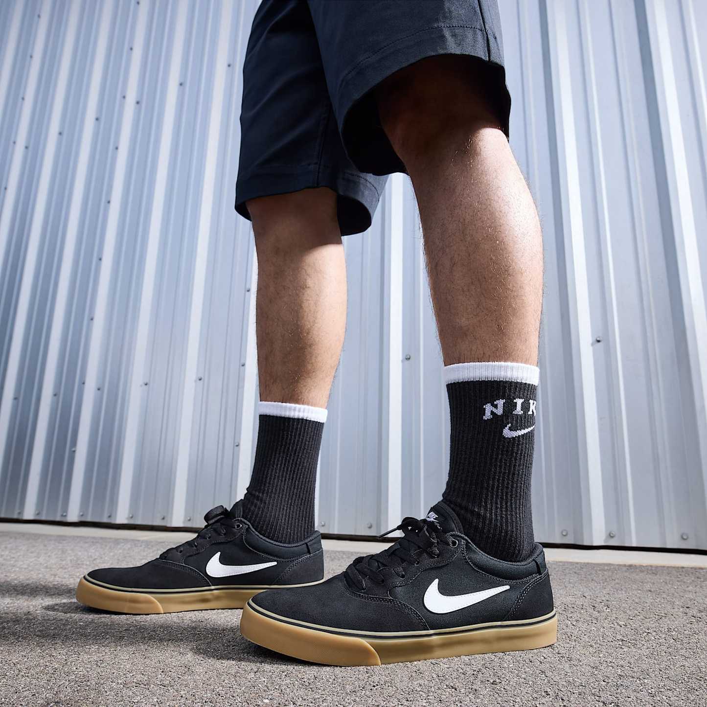 Nike SB Chron 2 Skateboardschuh – Schwarz/Schwarz/Gum Light Brown/Weiß
