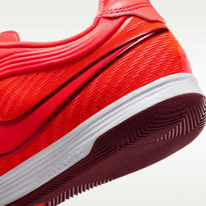 Nike Tiempo Reactgato Low Top Fußballschuh für Hallen- und Hartplätze – Bright Crimson/Team Red