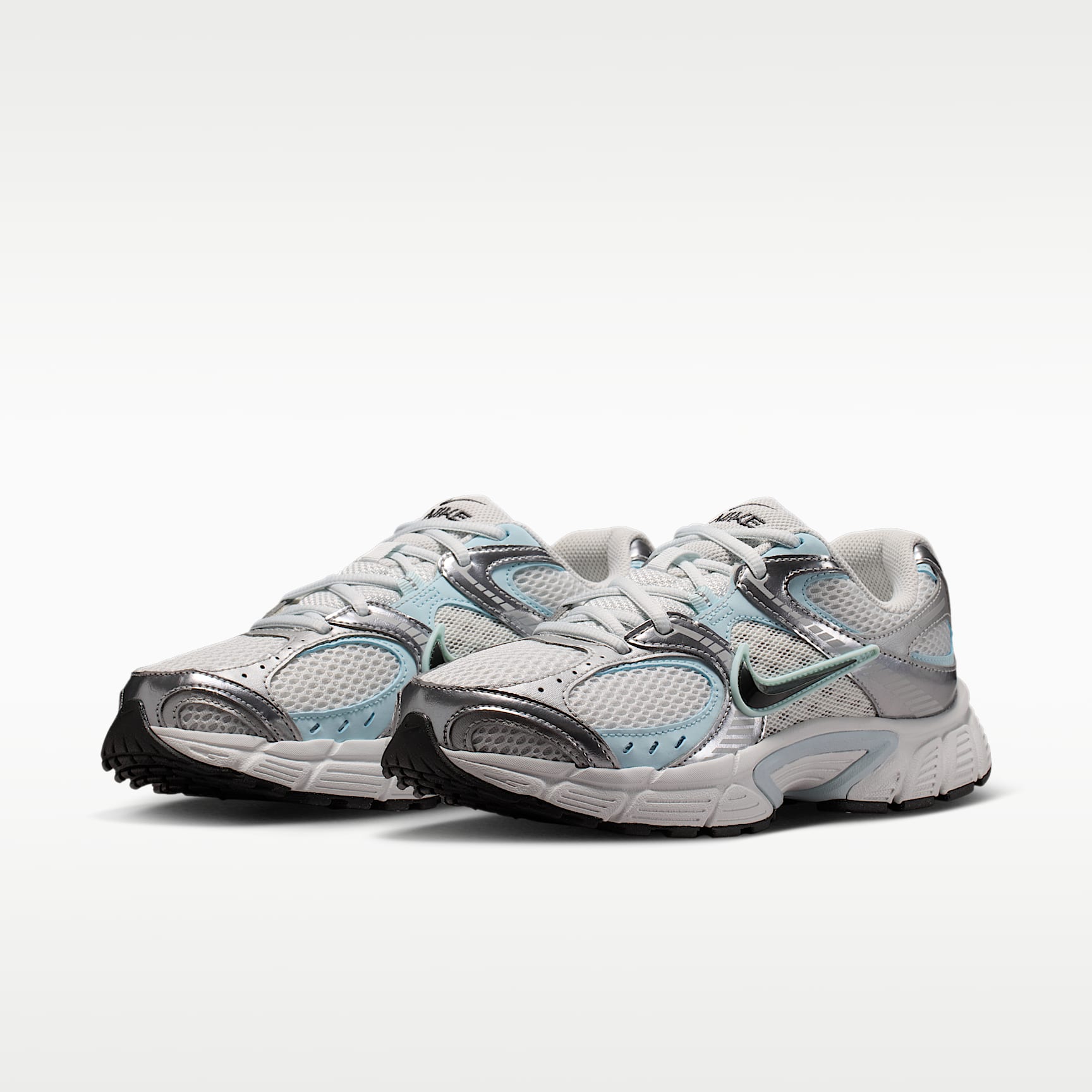 Nike V5 RNR Schuh mit reflektierenden Akzenten (Damen) – Grey Fog/Off White/Glacier Blue/Anthracite