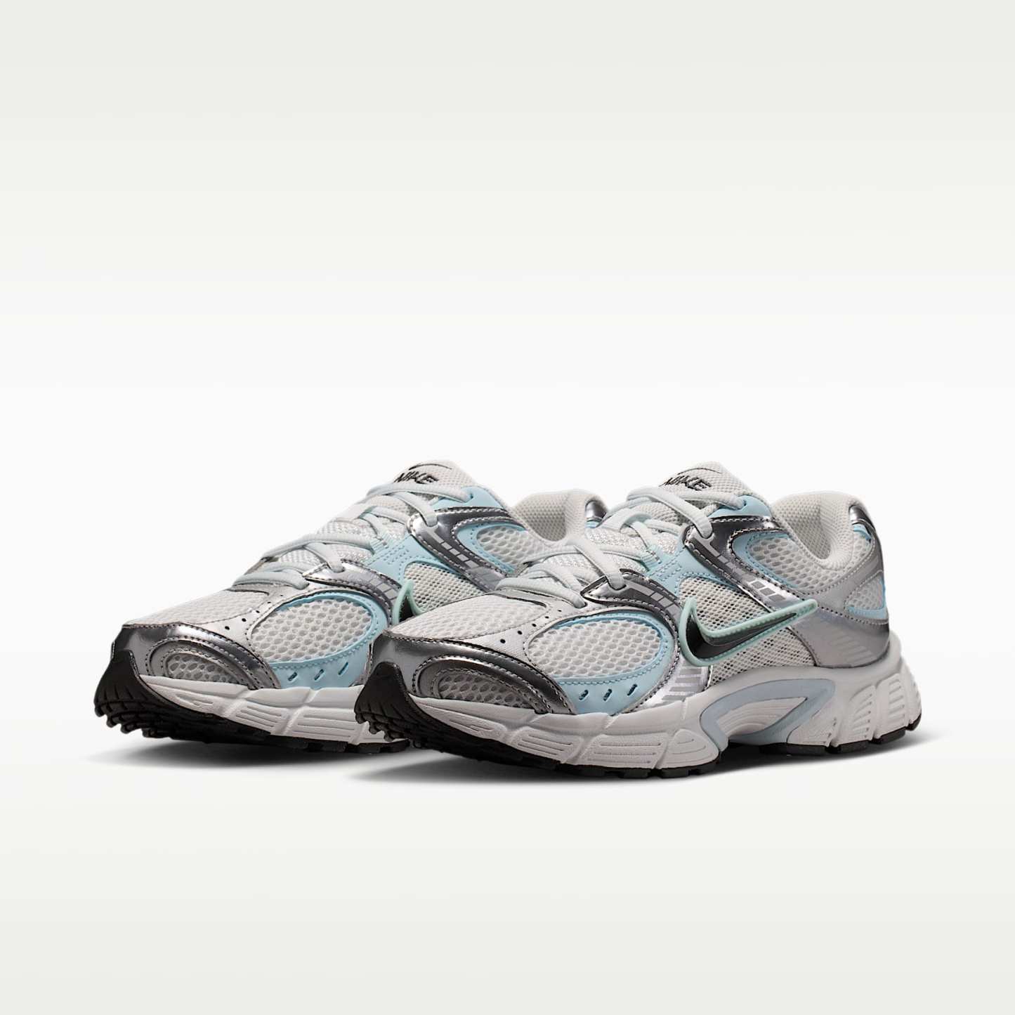 Nike V5 RNR Schuh mit reflektierenden Akzenten (Damen) – Grey Fog/Off White/Glacier Blue/Anthracite