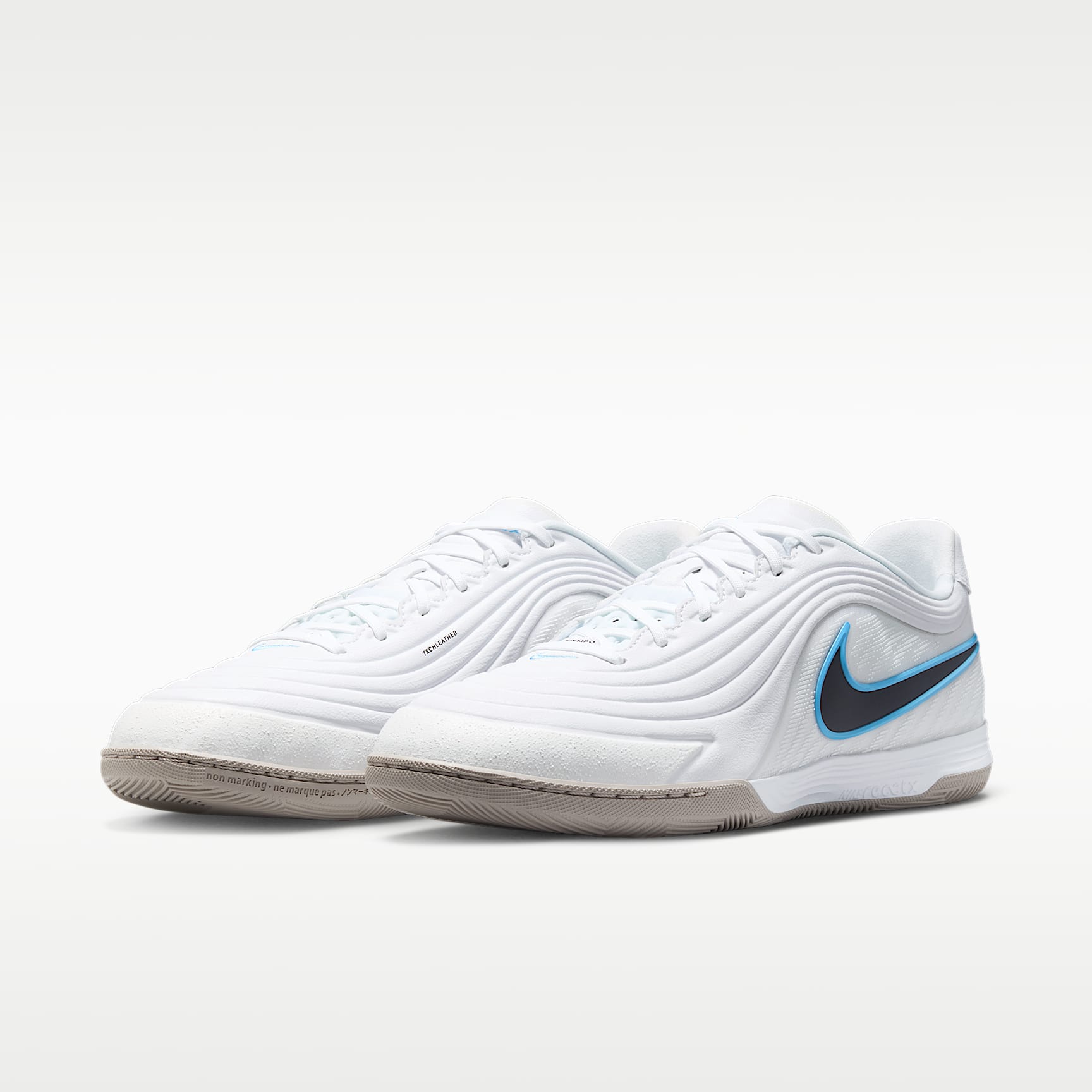 Nike Tiempo Reactgato Low Top Fußballschuh für Hallen- und Hartplätze – Weiß/Shimmer
