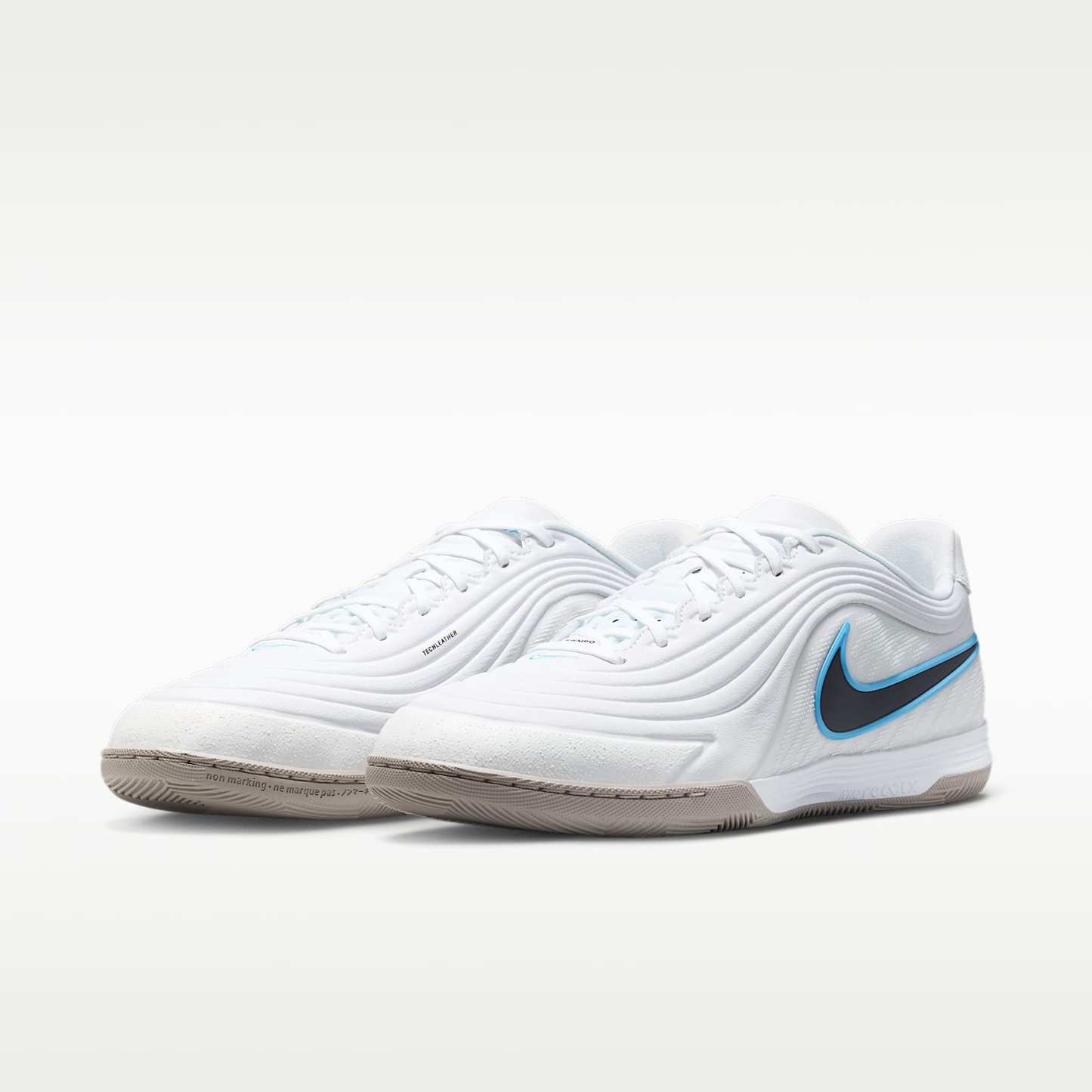 Nike Tiempo Reactgato Low Top Fußballschuh für Hallen- und Hartplätze – Weiß/Shimmer