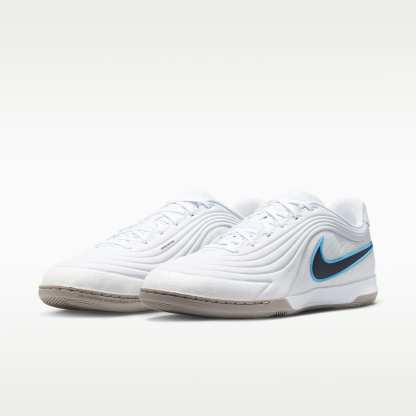 Nike Tiempo Reactgato Low Top Fußballschuh für Hallen- und Hartplätze – Weiß/Shimmer