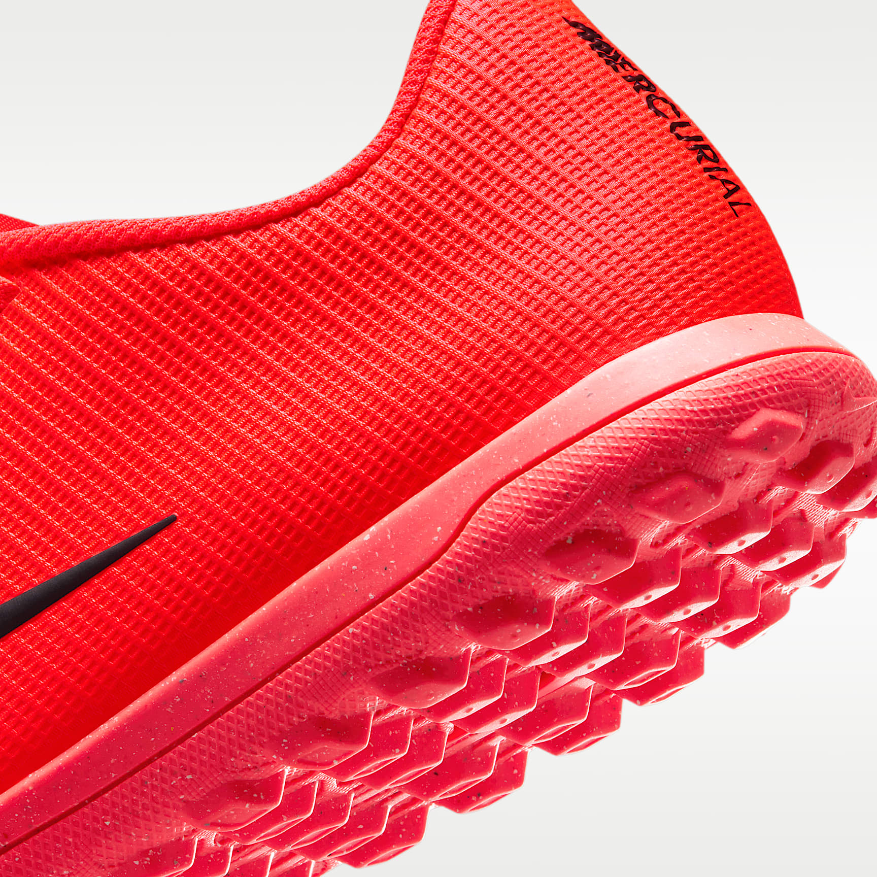 Nike Mercurial Vapor 17 Club Low-Top-Fußballschuh für Turf – Bright Crimson/Blur