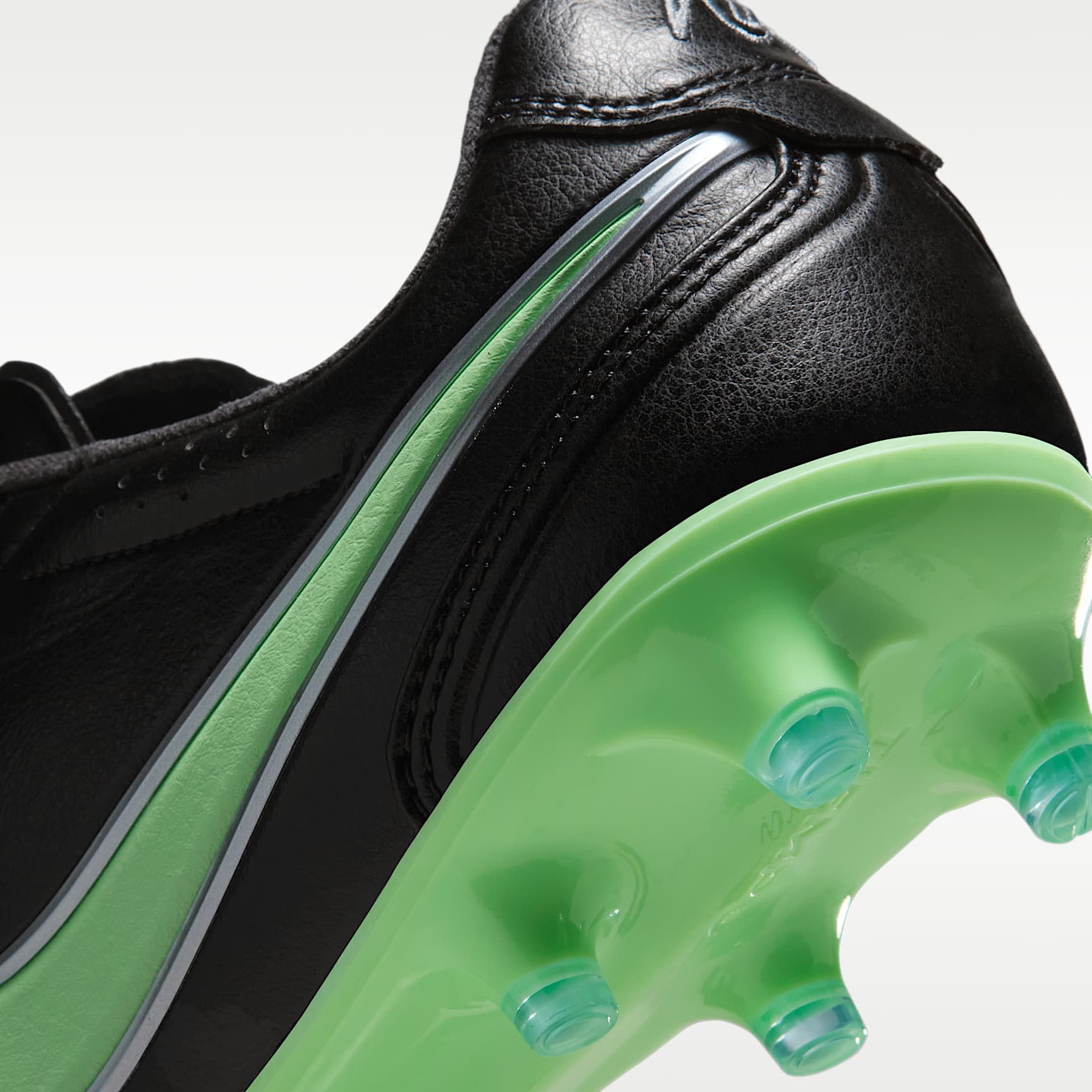 Nike Tiempo Ligera Pro Low-Top-Fußballschuh für normalen Rasen – Schwarz/Schwarz/Illusion Green