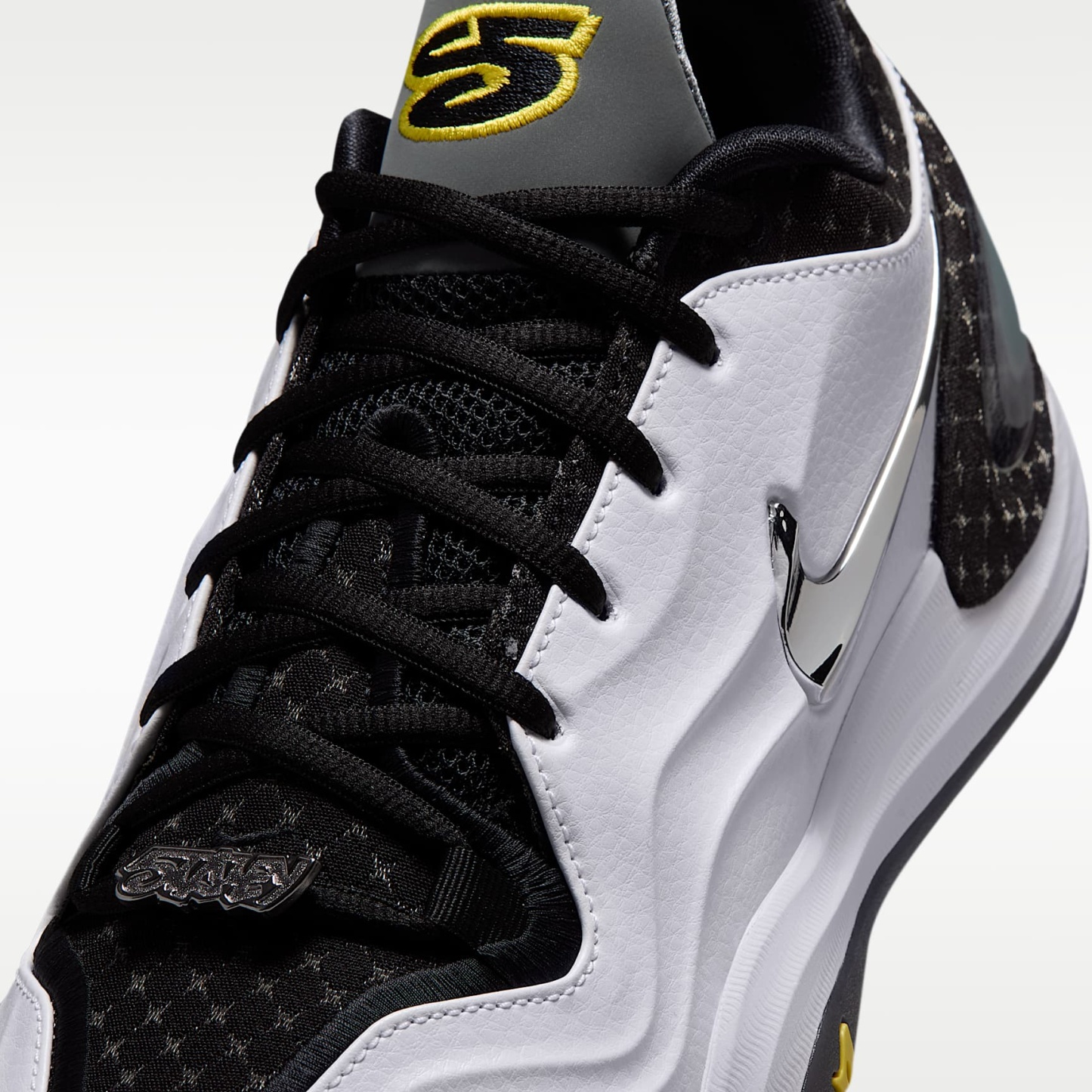 A'Two "Ride at DA'wn" A'ja Wilson Basketballschuh – Weiß/Schwarz