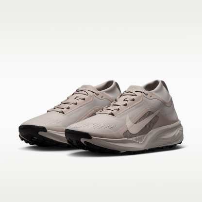 ACG Pegasus Trail GORE-TEX wasserdichter Traillaufschuh (Herren) – Cream II/Light Orewood Brown