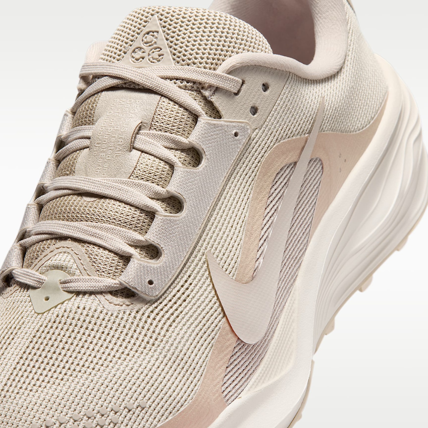 Nike ACG Pegasus Trail Traillaufschuh (Damen) – Cream II/Light Orewood Brown/Safety Orange/Cream II