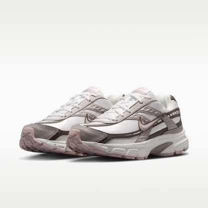 Nike Initiator Damenschuh – Summit White/Cave Stone/College Grey/Platinum Violet