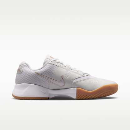 NikeCourt Lite 4 Herren-Tennisschuh – Weiß/Summit White/Linen/Light Orewood Brown