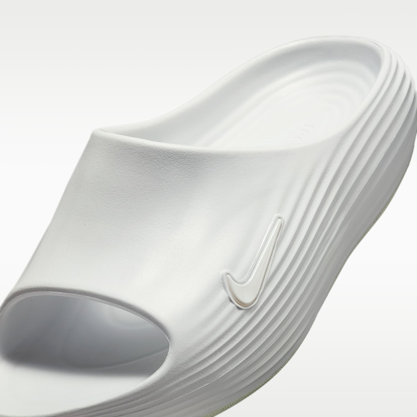 Nike ReactX Rejuven8 Slides (Herren) – Summit White/Summit White/Summit White