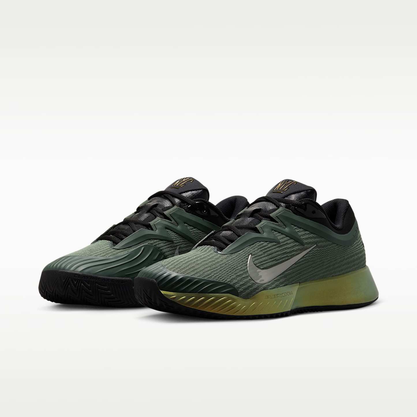 Nike Vapor Pro 3 PRM Clay Court Tennisschuhe (Herren) – Camo Green/Pure Platinum/Schwarz/Metallic Gold