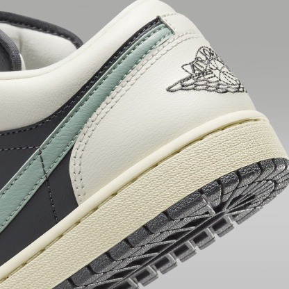 Air Jordan 1 Low Damenschuh – Anthracite/Sail/Legend Sand/Jade Smoke
