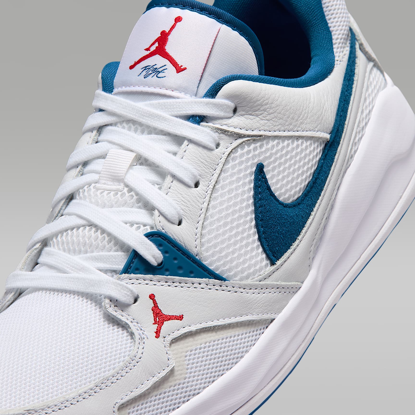 Jordan CMFT Era Schuh (Herren) – Weiß/True Blue/Varsity Red