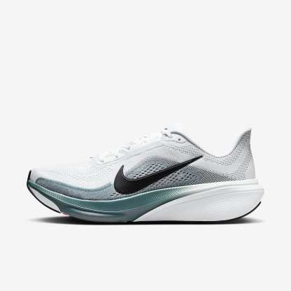 Nike Pegasus 42 Straßenlaufschuh (Herren) – Weiß/Mineral Slate/Hyper Pink/Schwarz