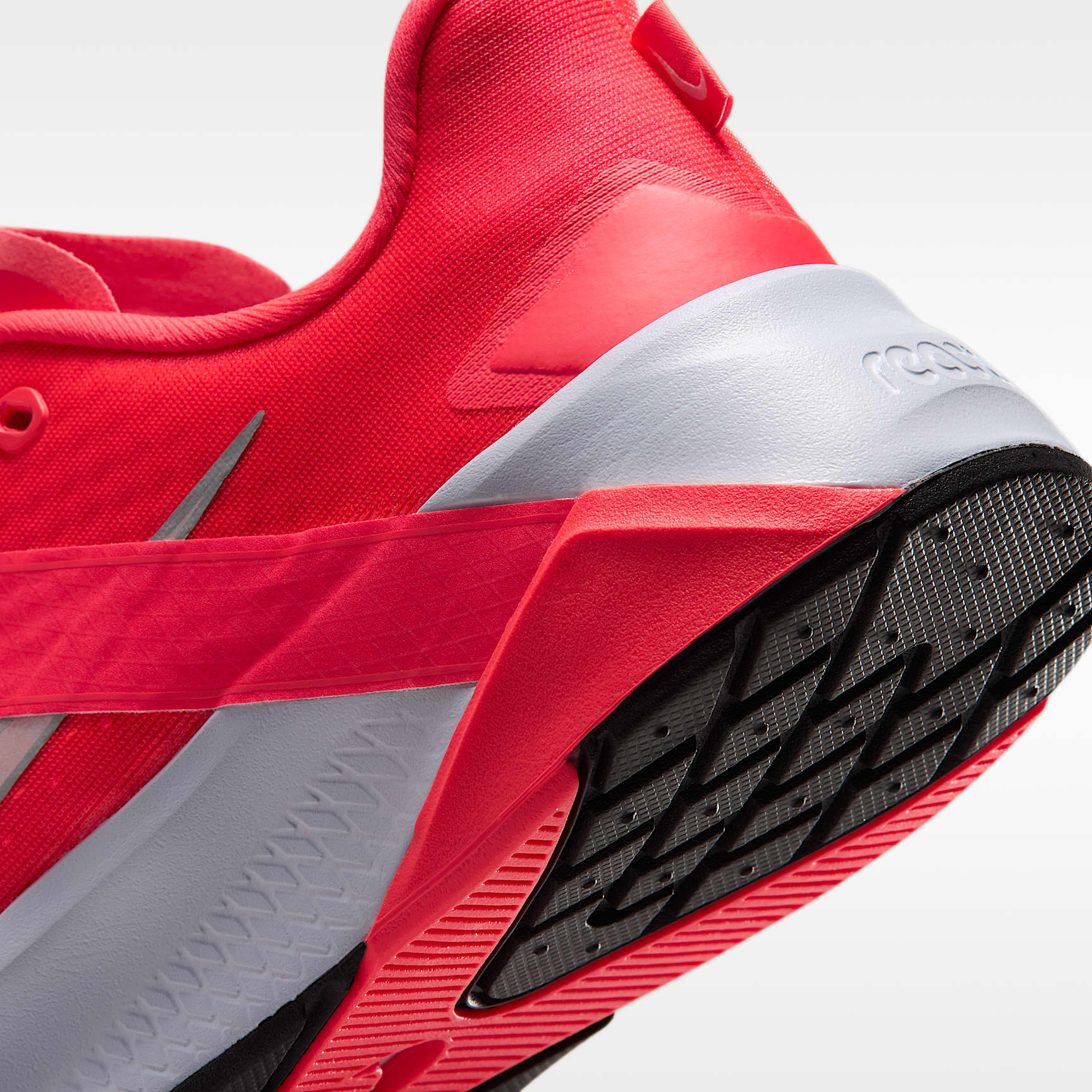 Nike Hybrid RN Trainingsschuh (Damen) – Laser Crimson/Football Grey/Football Grey/Metallic Silver