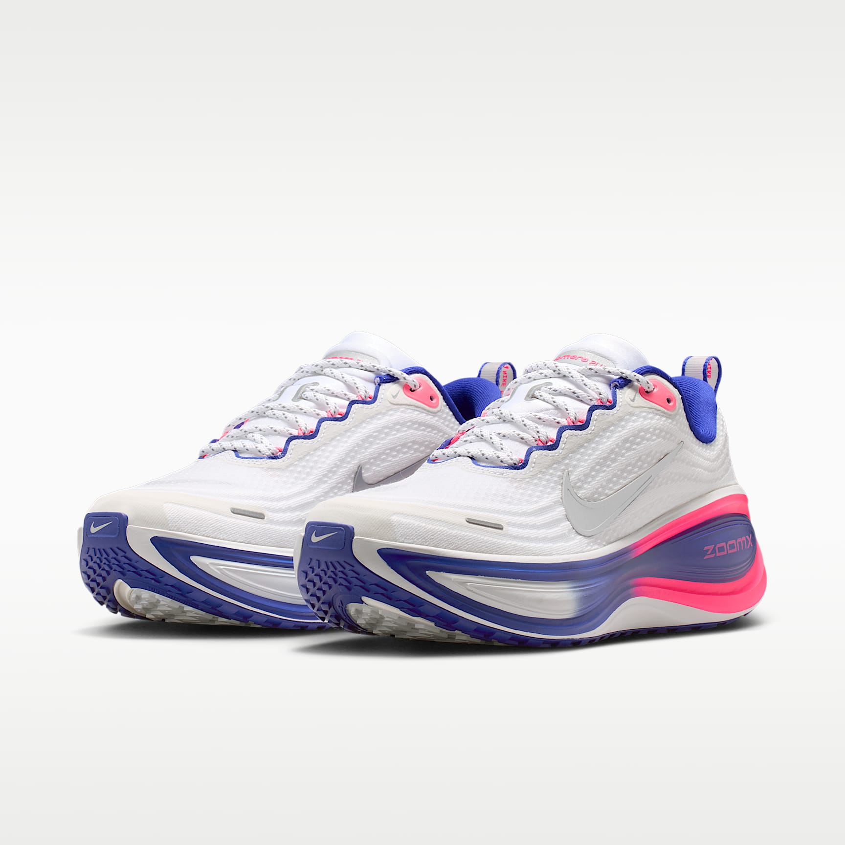 Vomero Plus SE Straßenlaufschuh (Damen) – Weiß/Concord/Hyper Pink/Metallic Silver