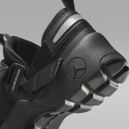 Jordan Trunner LX Schuh (Damen) – Schwarz/Schwarz/Schwarz
