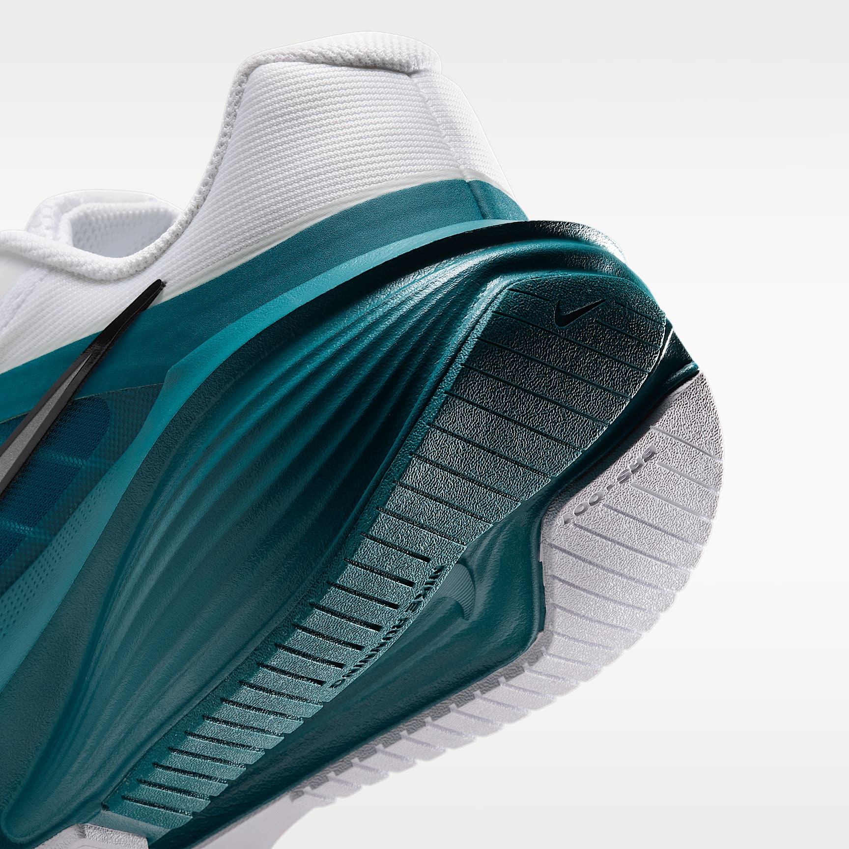 Nike Downshifter 14 Straßenlaufschuh (Herren) – Weiß/Bright Spruce/Schwarz/Metallic Silver