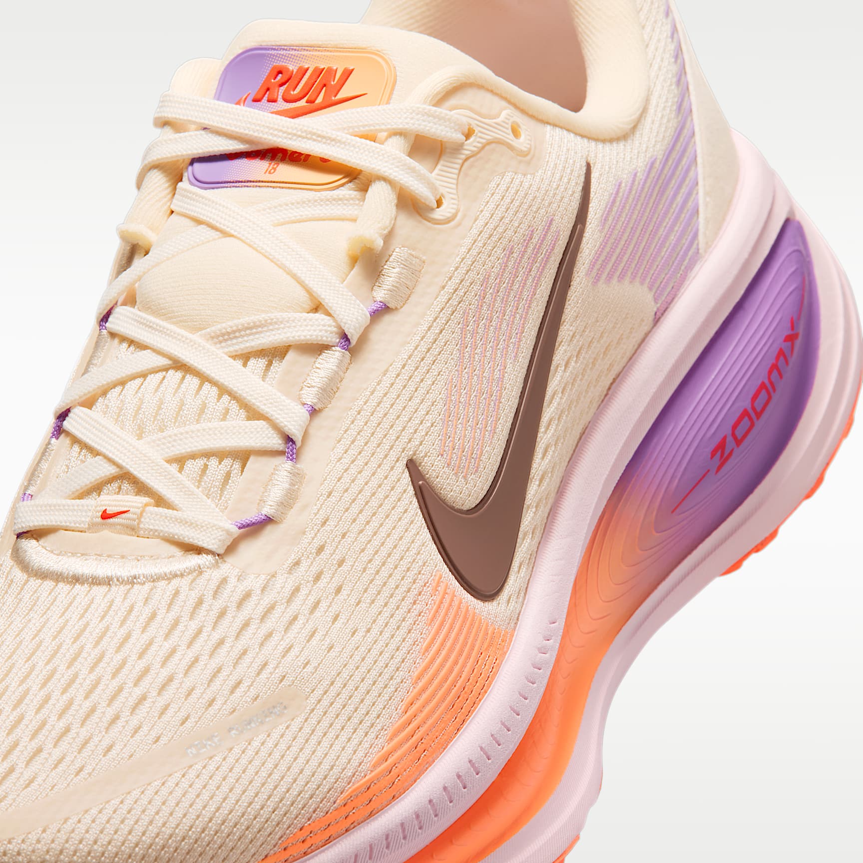 Nike Vomero 18 Straßenlaufschuh (Damen) – Chalk/Pink Foam/Bright Violet/Tattoo