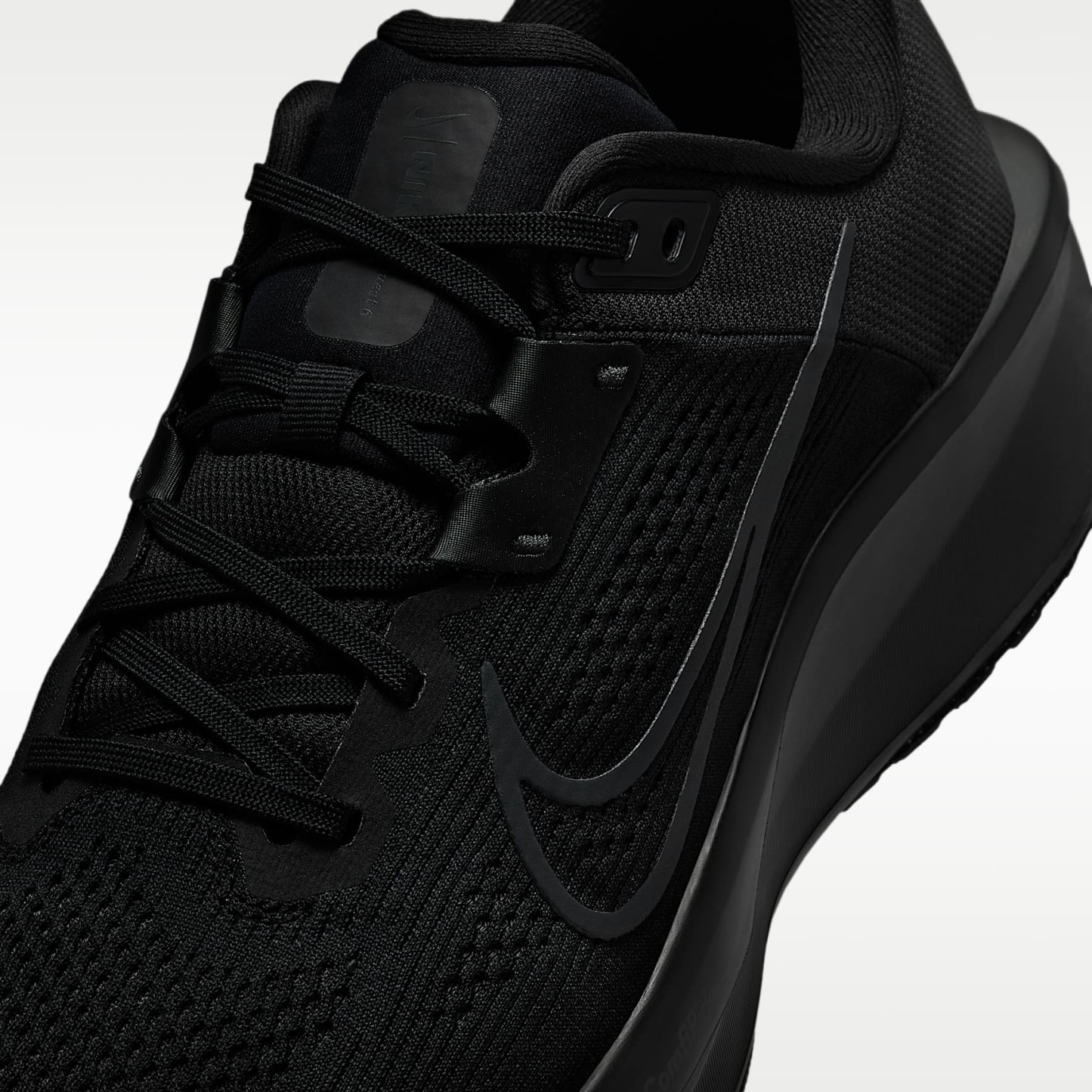 Nike Quest 6 Straßenlaufschuh (Herren) – Schwarz/Dark Smoke Grey
