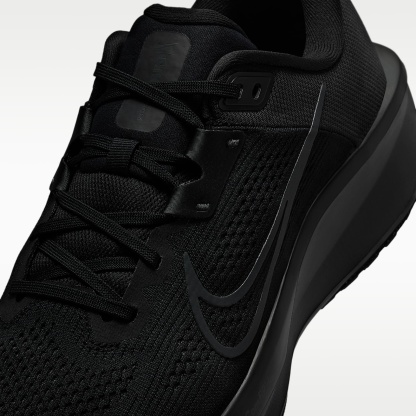 Nike Quest 6 Straßenlaufschuh (Herren) – Schwarz/Dark Smoke Grey