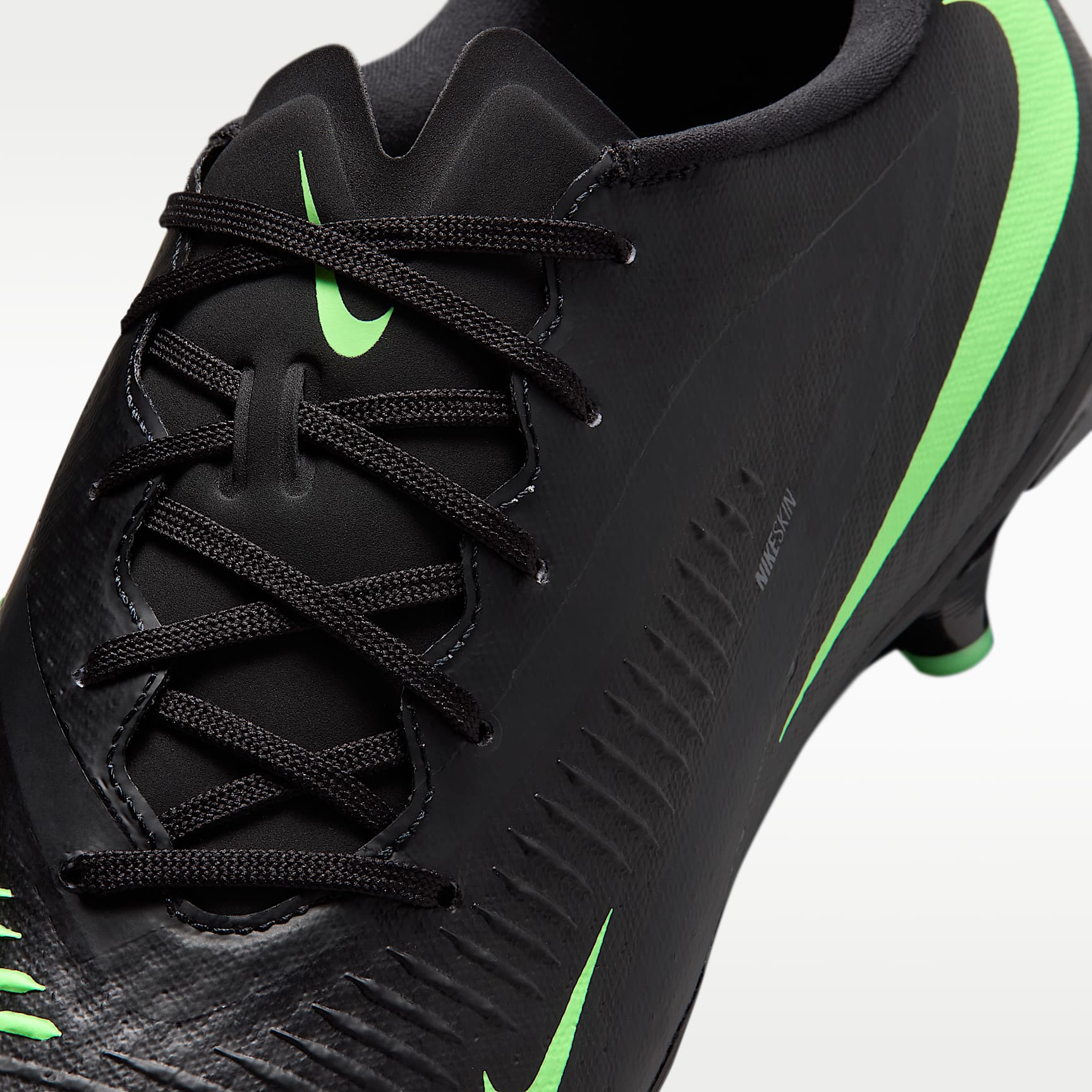 Nike Phantom 6 Low Academy Fußballschuh für verschiedene Böden – Schwarz/Schwarz/Illusion Green